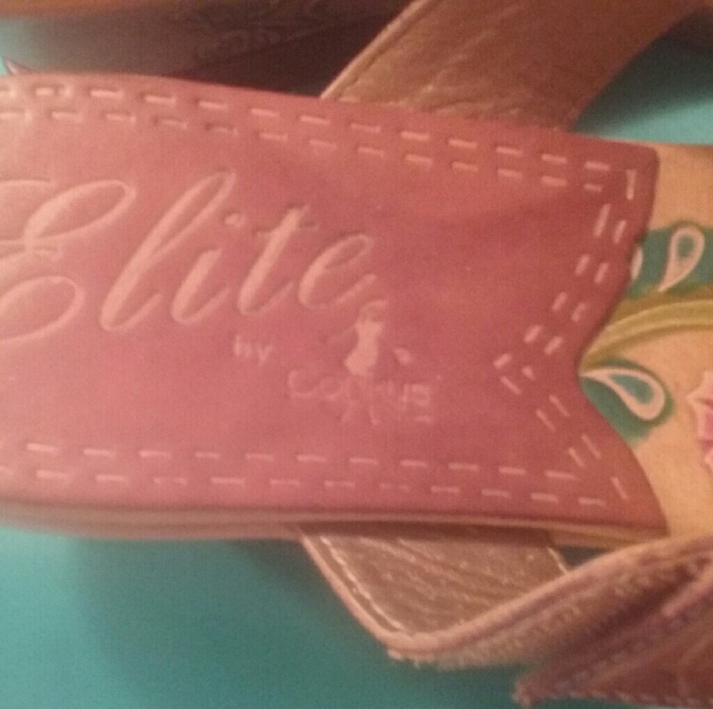 Shoes - Picture 3 of 4